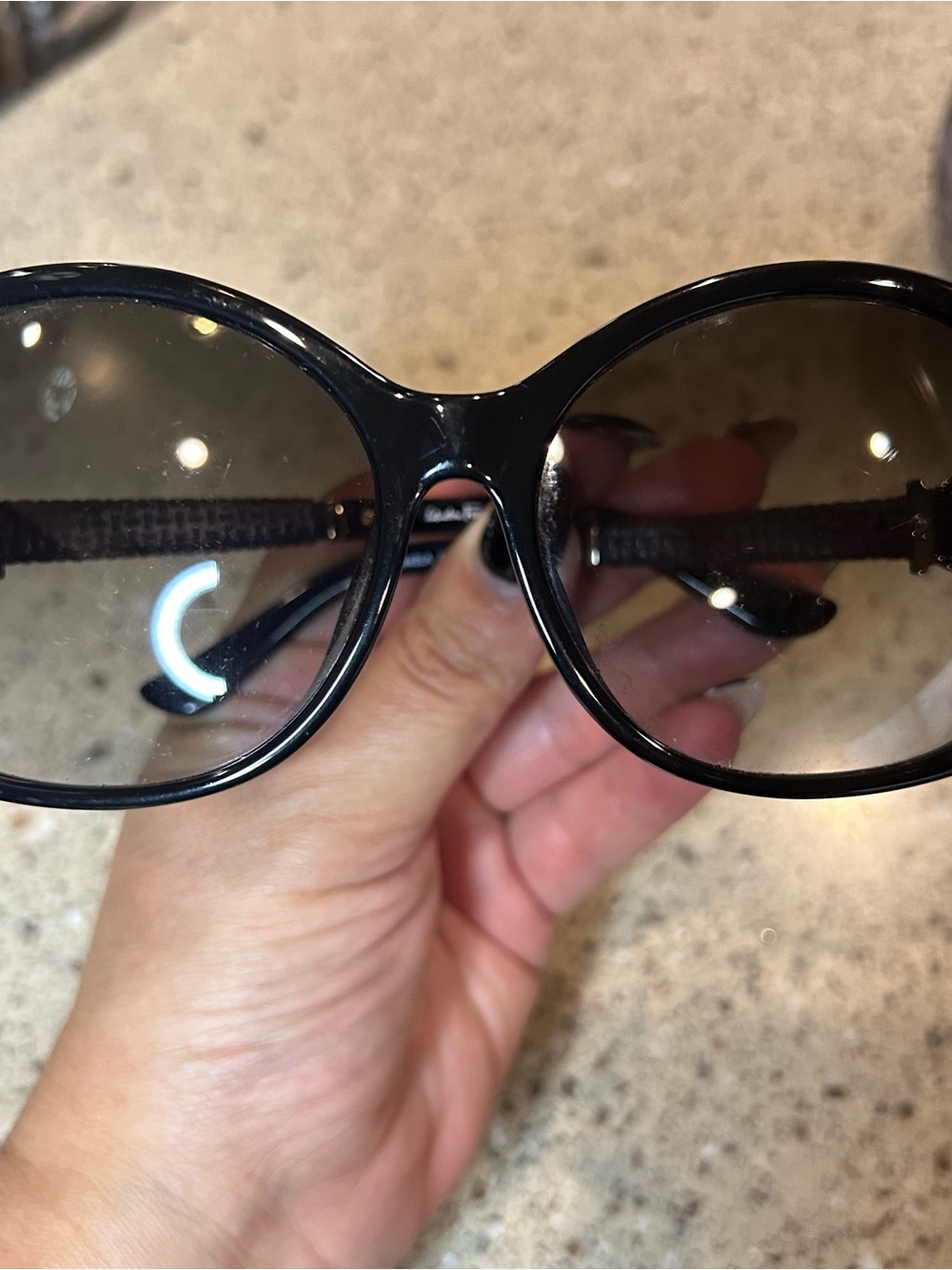 Salvatore Ferragamo SF744SLA Black Oversized Sunglasses W/ Case⁠ - Picture 6 of 12